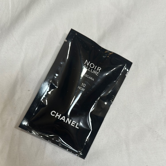 Chanel Noir Allure Mascara Sample - Picture 1 of 1